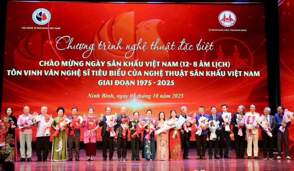 Nghệ thuật sân khấu chật vật tìm đường thoát “khủng hoảng” - Ảnh 1.