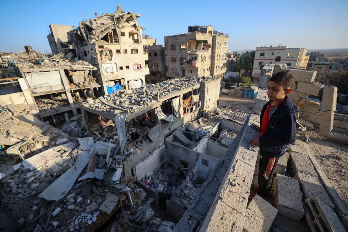 Israel tuyên bố ngừng bắn và nối lại viện trợ ở Gaza sau đợt tấn công - Ảnh 1.