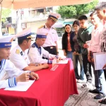 hinh-5-can-bo-hoc-vien-hoc-vien-huong-dan-tan-hoc-vien-vao-nhap-hoc-56937170156823898189076-69229397937771361352497.jpg