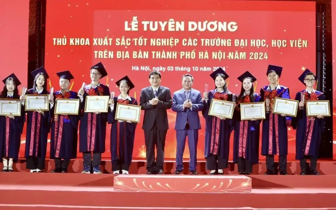 Lễ tuyên dương thủ khoa xuất sắc năm 2024. 