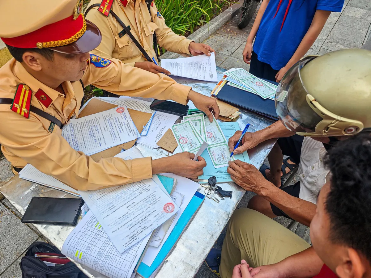 Hà Nội: Xử lý hơn 3.700 học sinh, phụ huynh vi phạm giao thông - Ảnh 4.